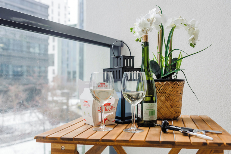 Food & Drinks, Lumina lux apart near Uprising Museum, Warsaw