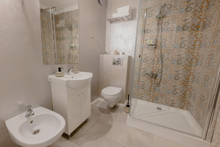 Bathroom 3, No. 55, Buzau