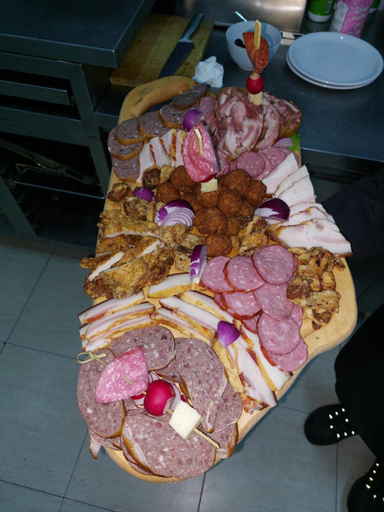 Food & Drinks 4, Complex Turcana Transalpina, Sugag