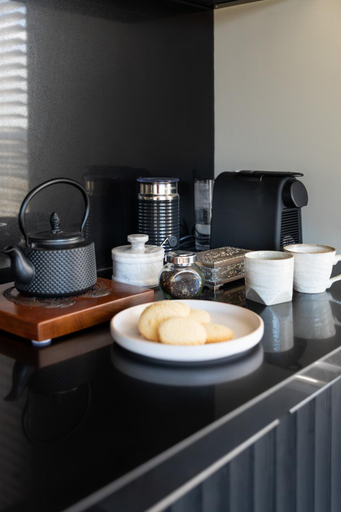 Food & Drinks 5, Wherewithal Luxury Suites, Sorell
