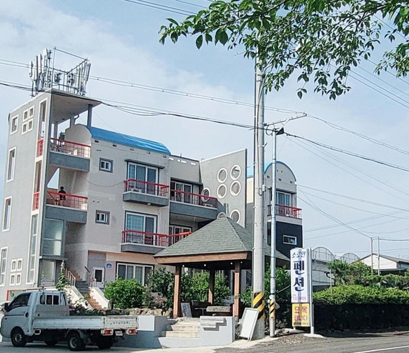 Exterior & Views 1, Jeju Soroan Pension, Seogwipo