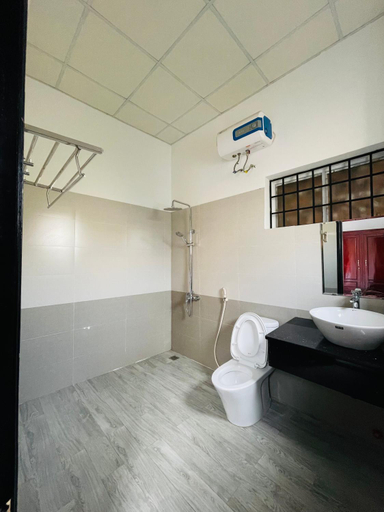 Bathroom 14