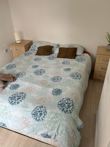 Others 5, Redecorated Double room with shared bathroom and kitchen, London