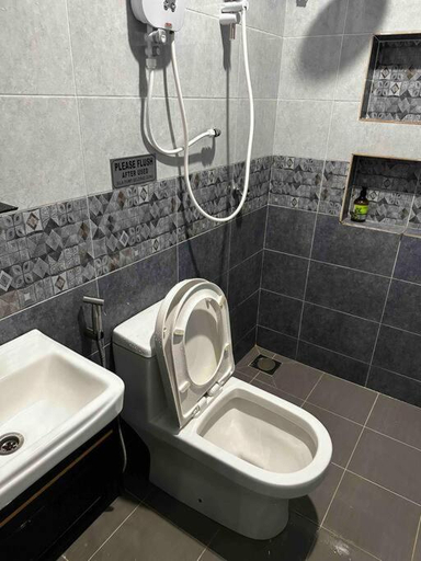 Bathroom 3, ariyanie homestay kuala terengganu , Kuala Terengganu