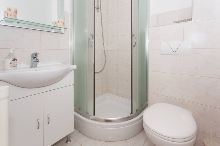 Others 5, Charming Apartments With Private Balcony and City View Seget Donji, Trogir