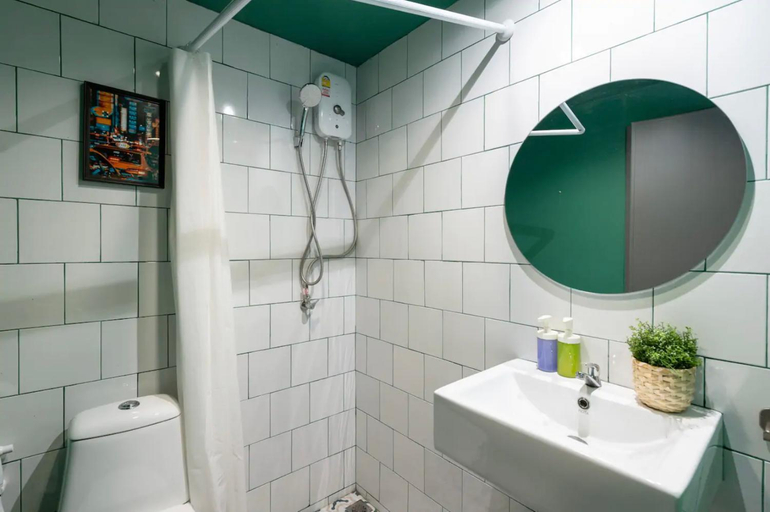 Others 5, Tuk Tuk House 250m from MRT Sirikit, Khlong Toey