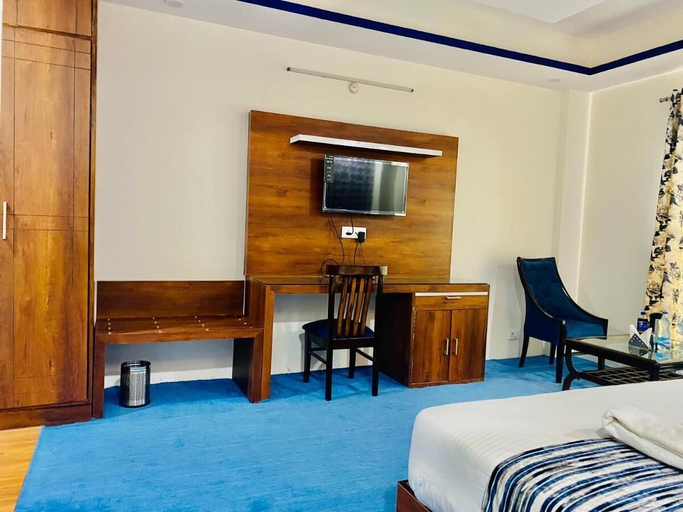 Bedroom 2, The radiance Premium Hotel- chail kufri, Shimla