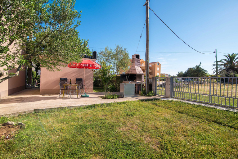 Exterior & Views 2, Comfortable Kastel Stafilic Apartment With Balcony, Kaštela