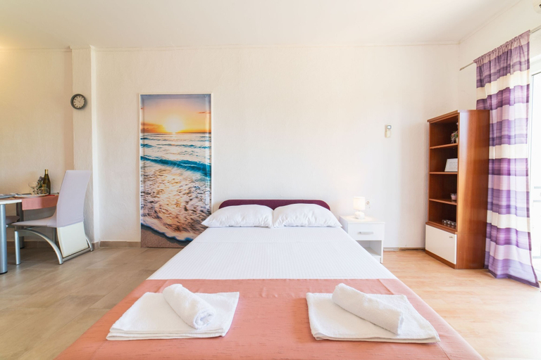 Bedroom 2, Tranquil and Stylish Apartment Kastel Novi, Kaštela