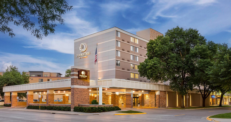 Exterior & Views 3, DoubleTree by Hilton Madison Downtown, Dane