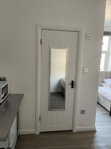 Others 2, Araan House Hotel -Families and Couples Only, Blackpool