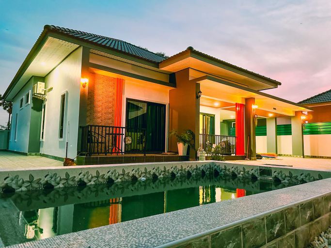 Exterior 8