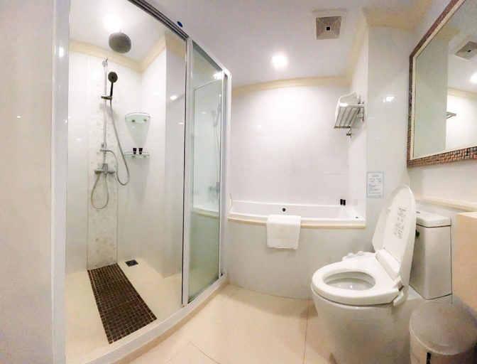 Bathroom 16