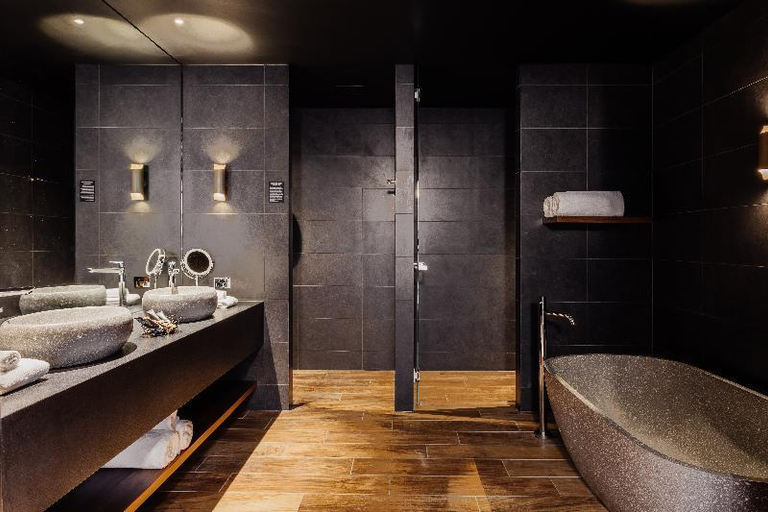 Bathroom 28