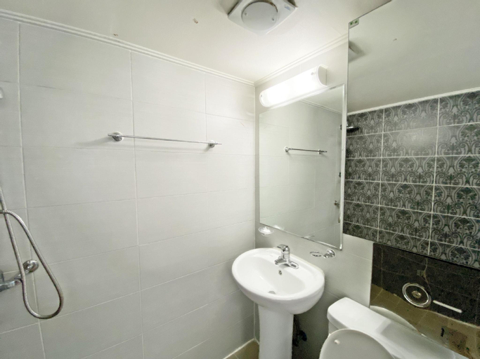 Bathroom 15