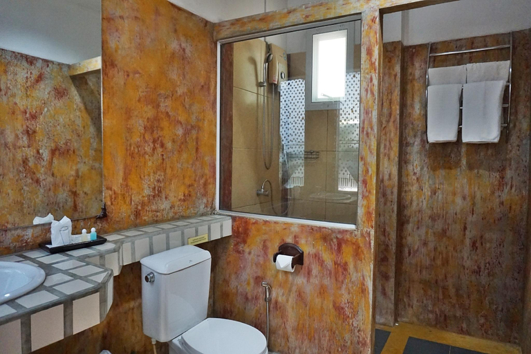 Bathroom 12