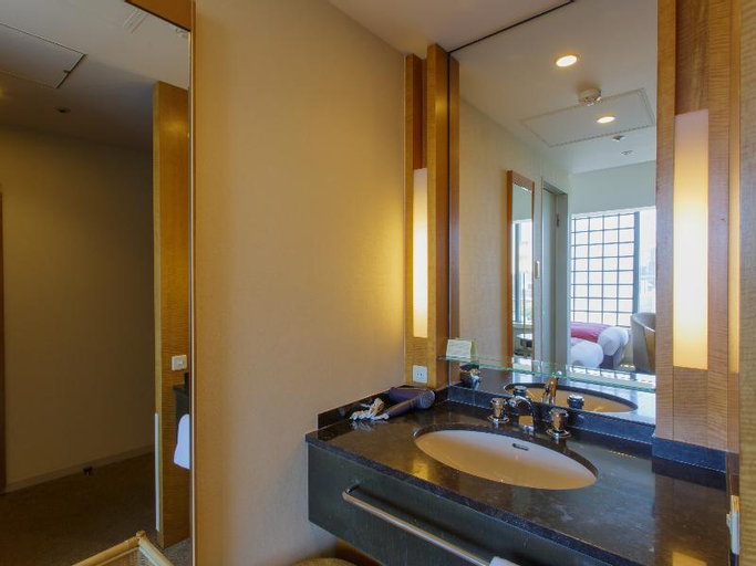 Bathroom 4