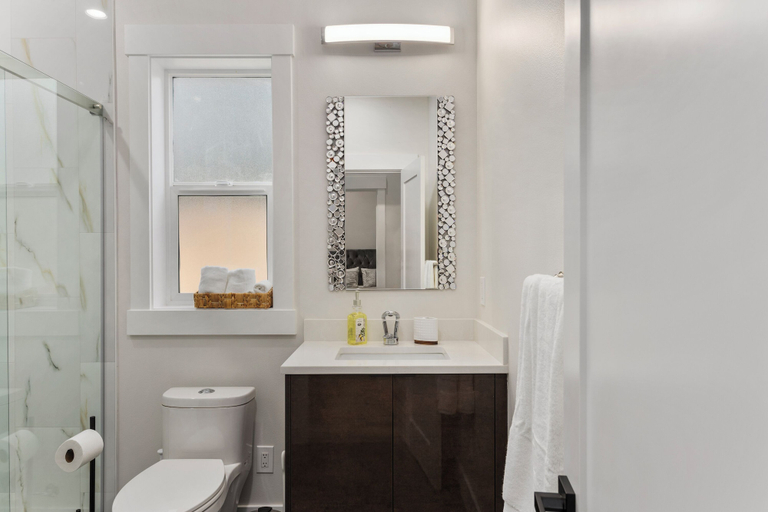 Bathroom 3, Modern 2-Bedroom Retreat in Seattle, Seattle