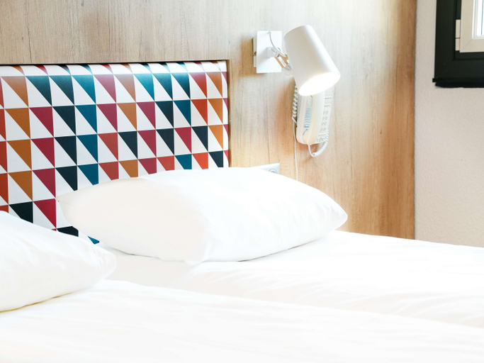 Bedroom 5, ibis Styles Caen Centre Historique, Calvados