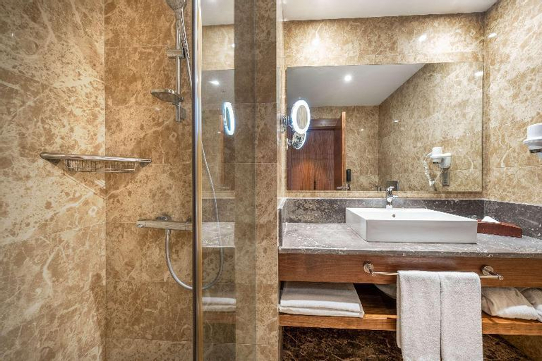 Bathroom 9