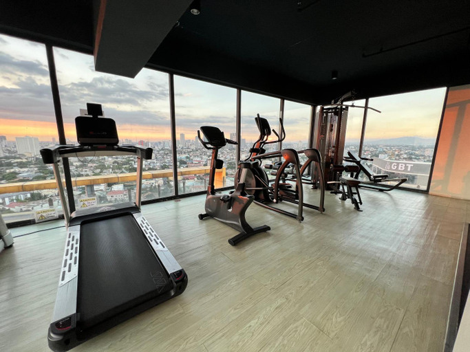 Others 3, Cozy Spacious Hotel Type Condo with PS5 Smart TV and WiFi, Quezon City