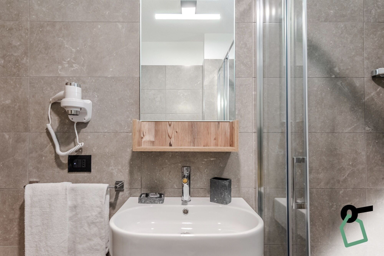 Bathroom 5, Hotiday Apartments La Thuile, Aosta