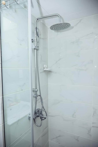 Bathroom 2, AmberCity Apartment at Embassy, Accra