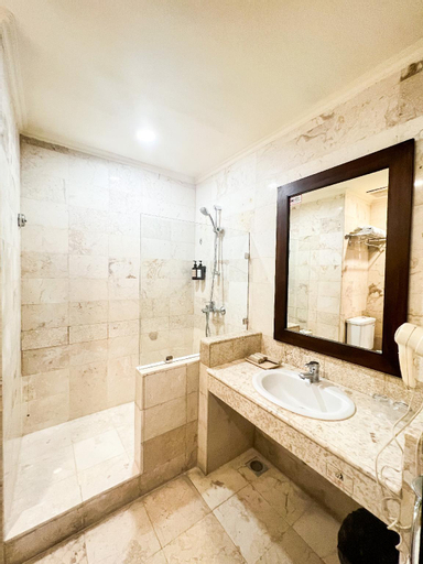 Bathroom 18