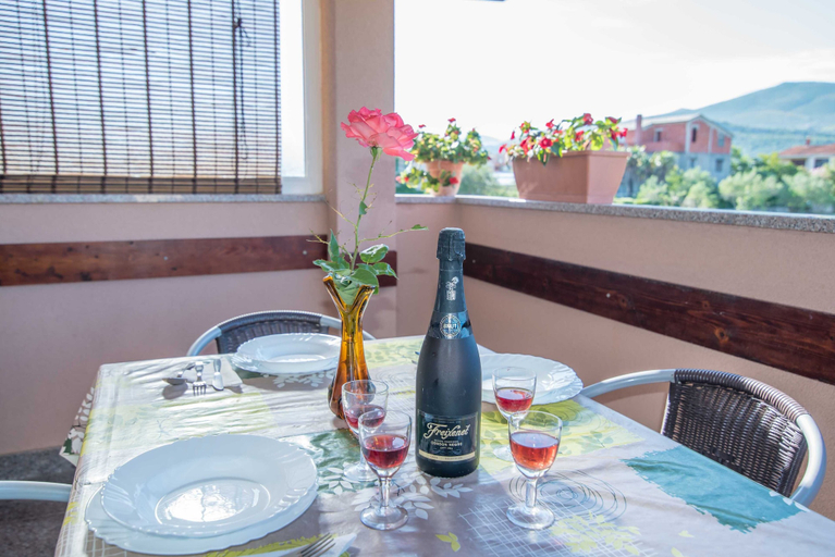 Others 4, Comfortable Kastel Stafilic Apartment With Balcony, Kaštela