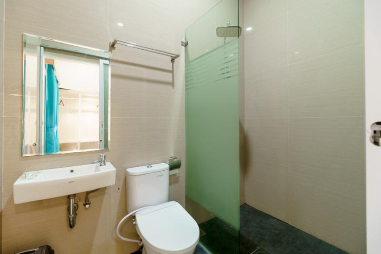 Bathroom 13