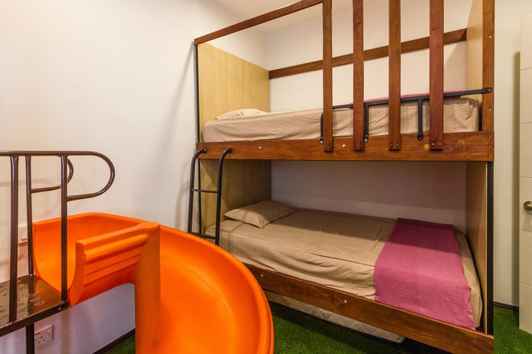 Bedroom 2, Varnen Cozy Haven - EVCharger, Central Seberang Perai