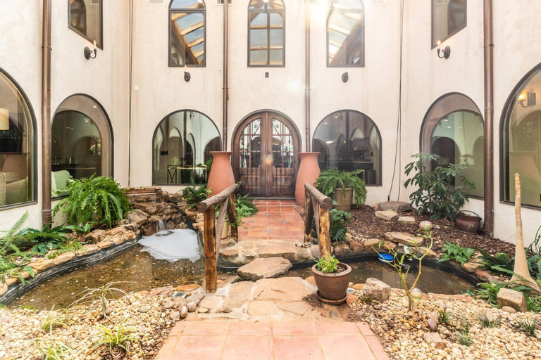 Villa Flora, Cobb