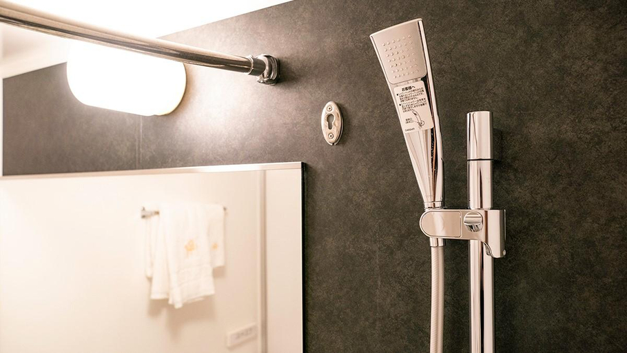Bathroom 18