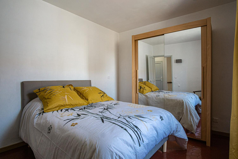 Bedroom 2, Maison avec jardin proche du centre-ville Isle-sur-la-Sorgue, Vaucluse