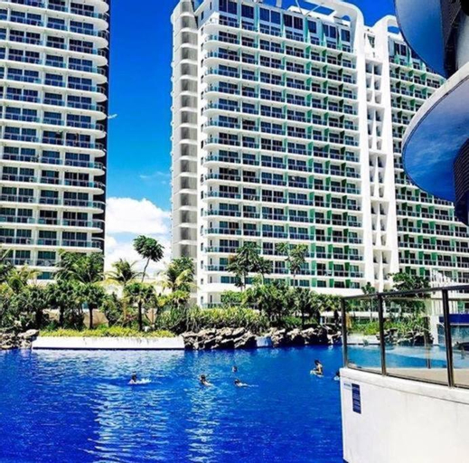 AZURE URBAN RESORT A3 near airport mall with Balcony wavepool, Parañaque