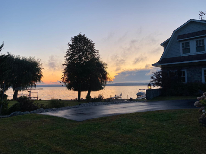 Others 3, NEW 3 bedroom - Thoroughbred Farm & Lake Views!, Saratoga