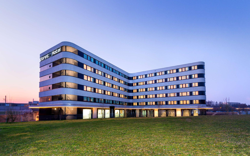 Exterior & Views 17