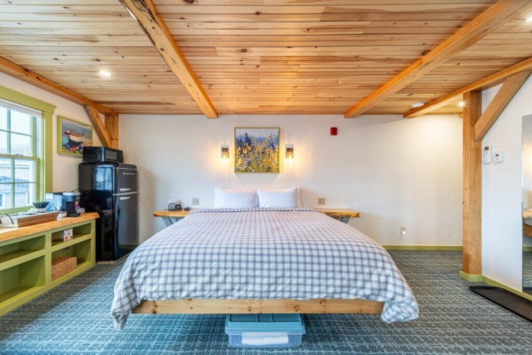 Bedroom 2, Downtown Camden Hotel, Knox