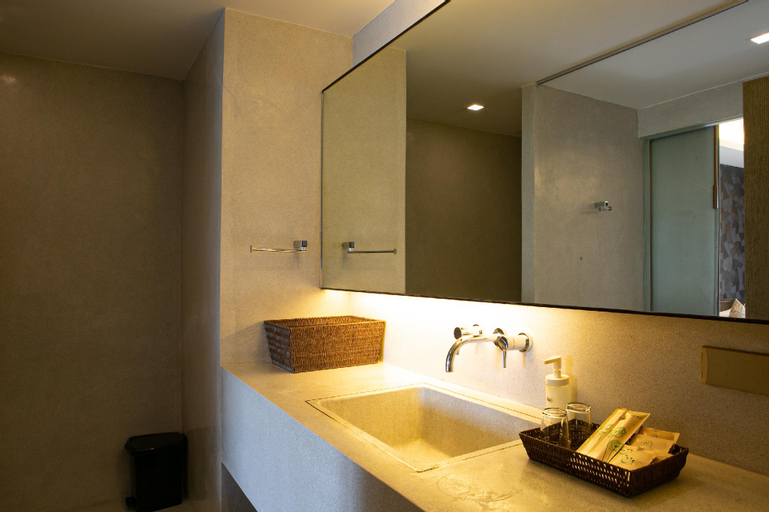 Bathroom 11