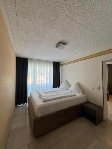 Bedroom 4, Hotel Hafez, Lippe