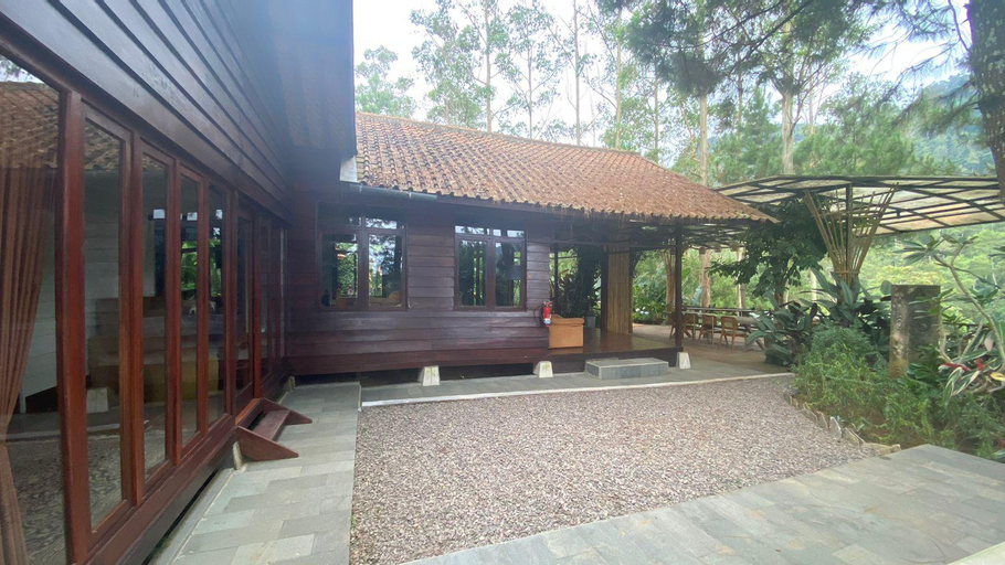 Exterior 5