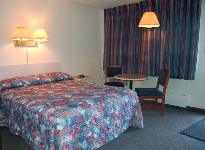 Bedroom 5, Chinook Motel, Division No. 2