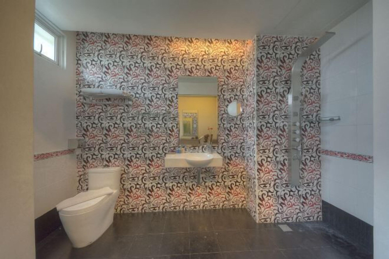 Bathroom 25