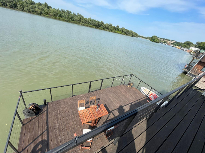 Others 5, Floating Zen House, Belgrade