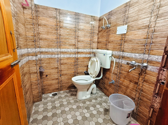 Bathroom 3, Aman cottage by Hindustan hotels group, Kullu