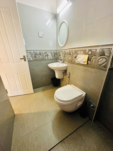 Bathroom 3, Hoopoe House, The Nilgiris