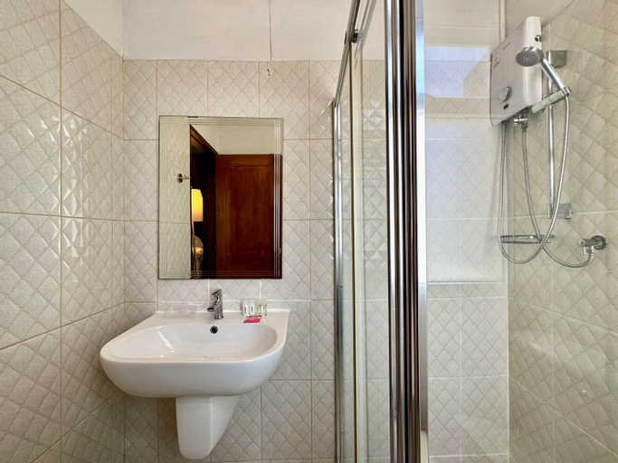 Bathroom 8