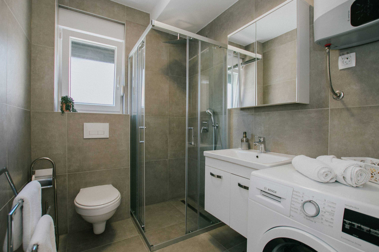 Bathroom, Spacious Luxury Trogir Apartments, Trogir