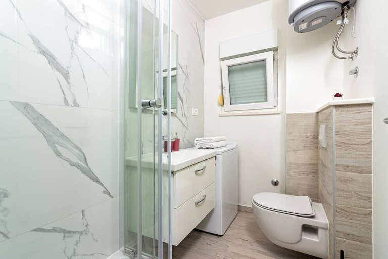Bathroom 3, Modern Apartments With Private Balcony Kaštel Novi, Kaštela