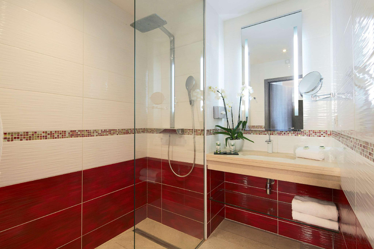 Bathroom 10